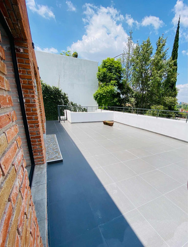 Espectacular Casa En Privada Con Departamento Independiente
