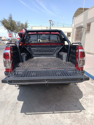 Imagen 11 de 12 de Camioneta Toyota Hilux 4x4 Turbo Diesel Intercooler Srv