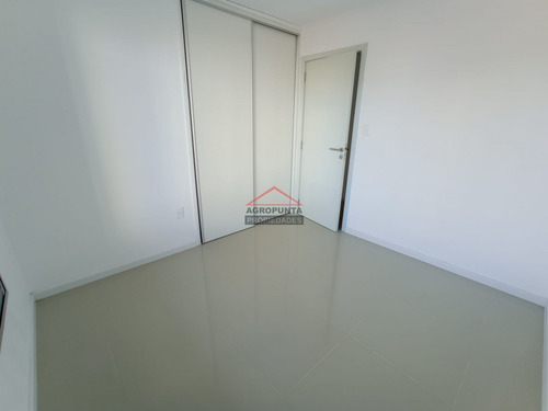 Apartamento En Zona Brava * 3 Dormitorios- Ref: 5358