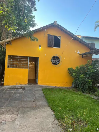 Casa De 3 Quartos Com Quintal E Churrasqueira.