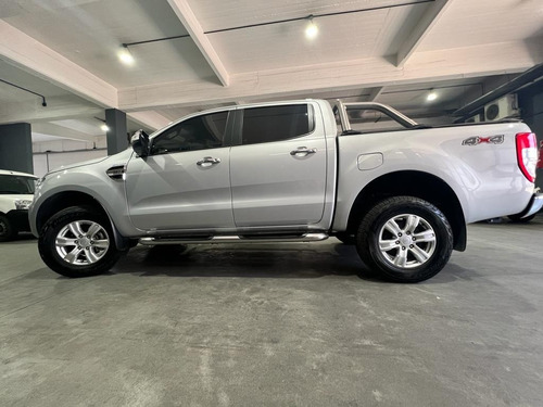 Imagen 16 de 22 de Ford Ranger Xlt 4x4 3.2 Usada 2021 Nueva Manual