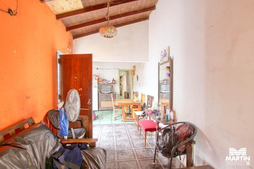 Dúplex De 3 Ambientes En Una Planta Con Patio - Martínez, Próximo A La Plaza.