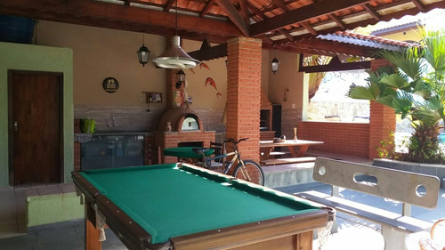 Imagem 8 de 30 de Linda Casa 3 Qtos( 2suítes), Cozinha, Sala De Estar E Jantar Grande Área De Lazer Com Churrasq/forno Etc, Piscina Ampla 10 X 5 - Edícula Com Qto Sala Cozinha Wc, Lazer E Bem Próx A Praia $ 800.mil
