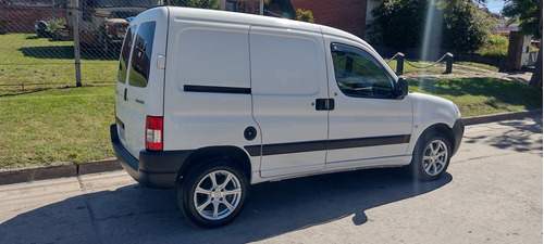 Imagen 11 de 16 de Peugeot Partner 2020 1.6 Hdi Furgon Confort 92