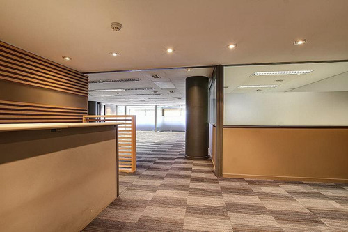 Oficina De 430 M2 En El Centro. Piso Alto, Vista Abierta, Muy Buen Estado
