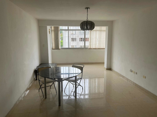 Imagen 3 de 22 de Apartamento Recien Remodelado De 3 Habitaciones Y 2 Baños