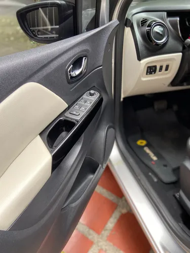 Renault Captur 2.0 Intens Automática