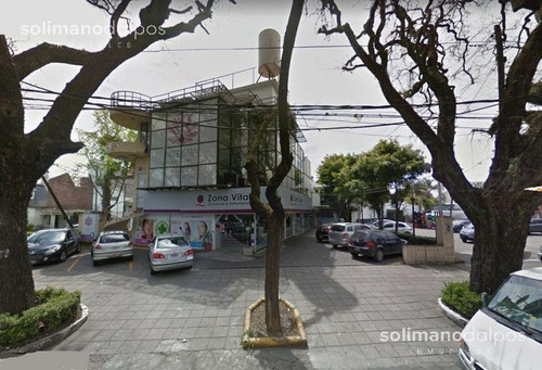 Imagen 1 de 6 de Gran Local En Esquina Sobre Av. Libertador