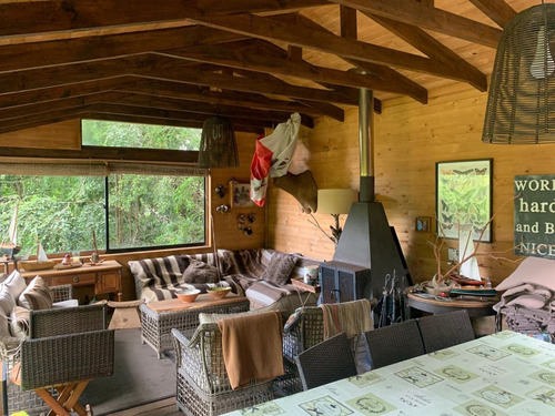 Casa En Venta De 8 Dorm. En Panguipulli