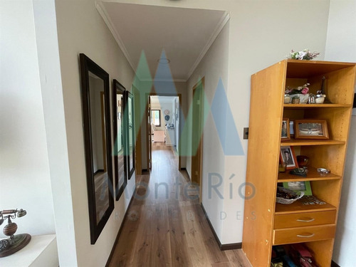 Casa En Venta De 2 Dorm. En Los Lagos