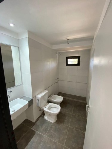 Imagen 15 de 16 de Venta De Hermoso Chalet Reciclado A Nuevo En Ituzaingo Norte