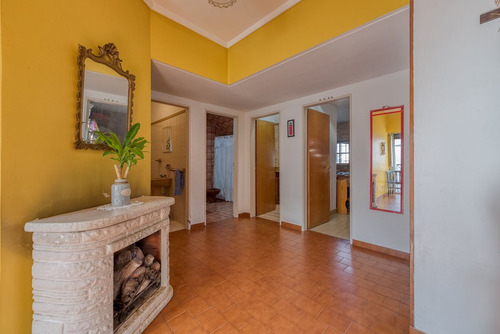 Venta Casa 5 Dormitorios En Boedo Cochera Patio