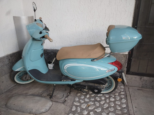 Azul, Como Nueva.