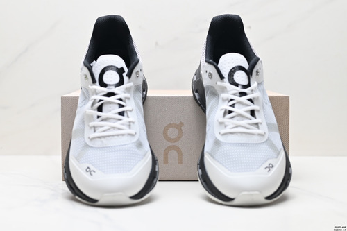 On Running Cloudrunner Cloud 5 Zapatillas Blancas, Grises Y Negras