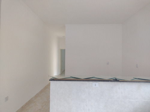 Imagem 10 de 12 de Casa Com 02 Dormitórios, Sala, Cozinha, Banheiro, Lavanderia E 01 Vaga Coberta