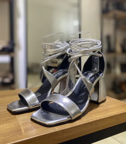 Sandalias Romanas Plata Plateadas Con Taco Cuadrado De Cuero