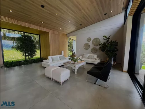 Una Casa Espectacular(mls#249327)