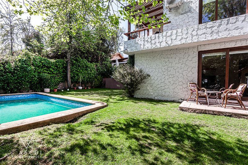 Casa En Venta De 6 Dorm. En Las Condes
