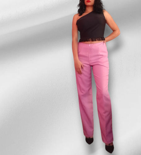 Pantalón Recto, A La Cintura Con Bolsas A Los Costados
