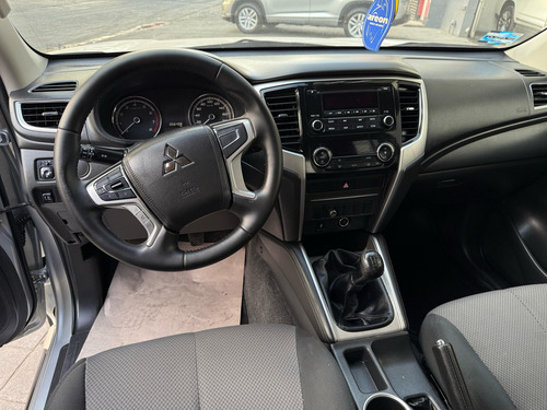 Mitsubishi L200 2.4 Cabina Doble 4x2 Mt