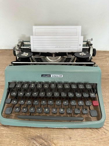 Máquina De Escribir Olivetti Lettera 32