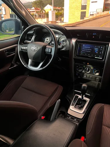 Toyota Fortuner SW4 XROAD 4x4 2.8l