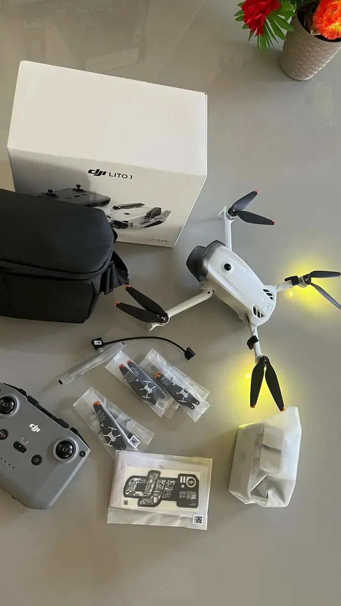 DJI Lito 1 Fly More Combo com Controle DJI RC-N3, Drone com câmera 4K para iniciantes, detecção de obstáculos, ActiveTrack, vídeo 4K, transmissão de vídeo de 15 km, 3 baterias - DJI080 · foto 2