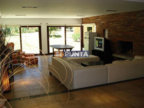 Imagen 2 de 11 de Casa Con Piscina En San Rafael