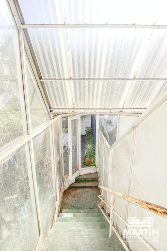 Local De 170 M2 Cubiertos, 2 Baños, 2 Subsuelos Y Jardín, A Metros De Alvear.
