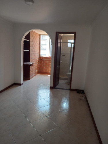 Apartamento En Laureles De 70 Metros.parqueadero, Y Util , Ubicacion Barrio Mas Cool.