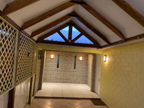 Excelente Casa Con Gran Ubicación Y Plusvalía