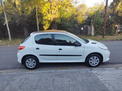 Peugeot 207 2013 1.4 Active 75cv