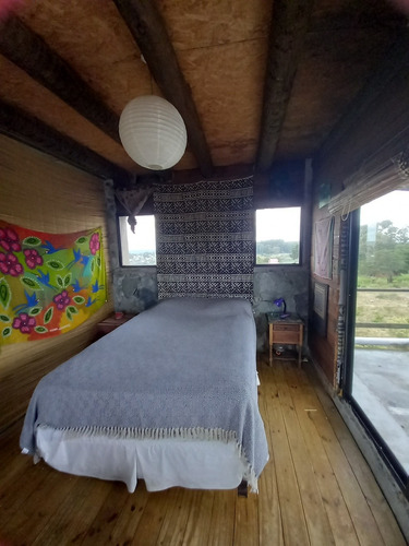 Casa De Piedra, 3 Plantas 2 Decks 3 Dormitorios, 2 Baños.
