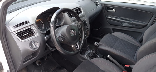 Volkswagen Suran 1.6 Highline 101cv 2014