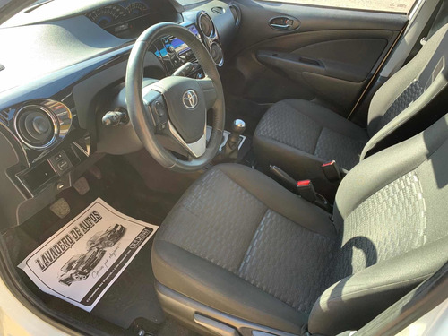 Imagen 10 de 17 de Toyota Etios 2016 1.5 Sedan Xls