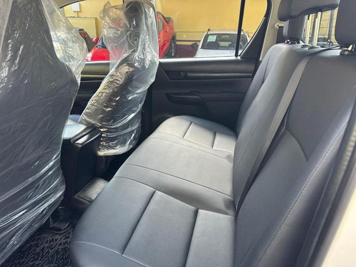 Toyota Hilux 2.8 Std 4x4 Cd