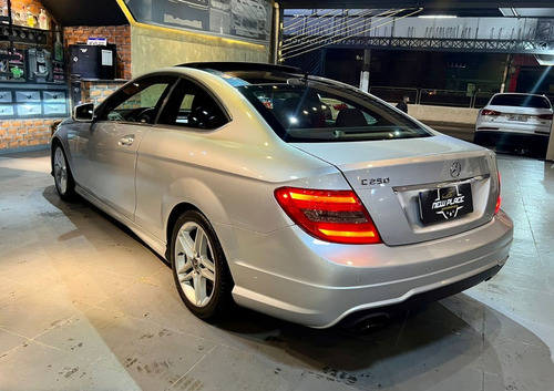 Imagem 6 de 17 de Mercedes C250