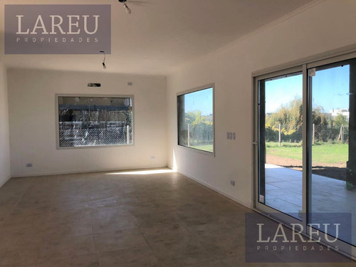 Imagen 4 de 19 de Casa En Venta - Barrio El Cantón, Islas