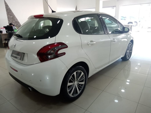 Imagen 7 de 25 de Peugeot 208 Feline Blanco