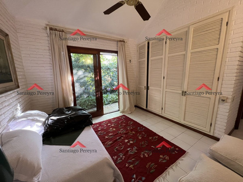 Imagen 12 de 29 de Muy Lindo Chalet Tradicional En Zona Lugano