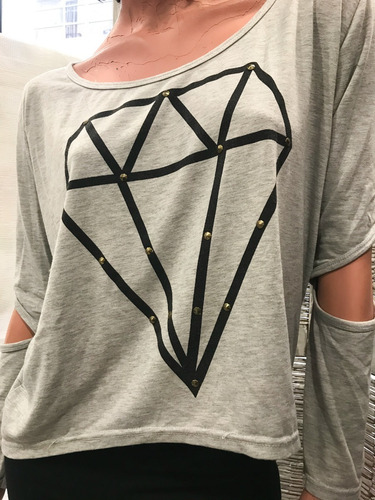 Remera Gris Estampa Diamante Con Recortes