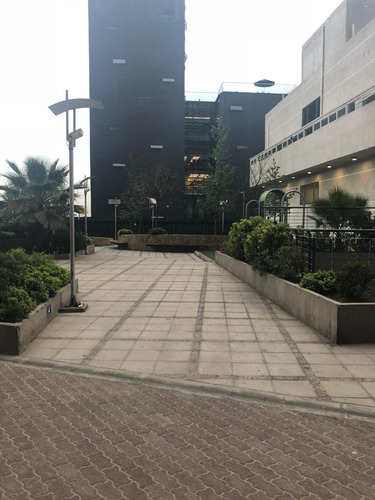 Amoblado/ Metro/ Frente Univ Campus Uc/ Piscina/ Vista Libre