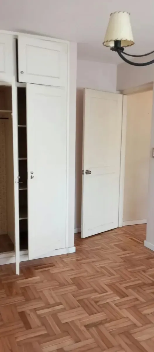 Apartamento 2 Dormitorios En Alquiler C/ Cochera En Centro · Foto 5