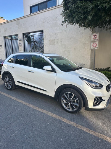 Carro Híbrido, Único Dueño, Casi Nuevo, Mttos De Agencia.