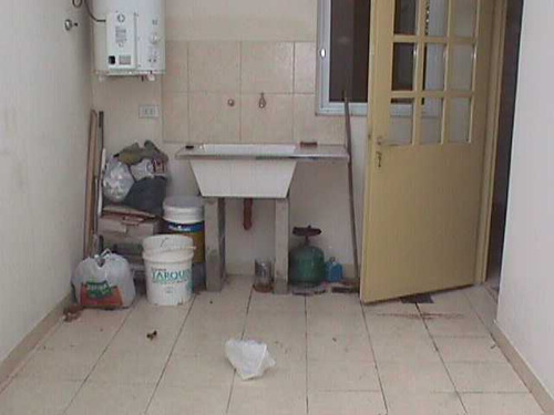 Alquilo Excelente Piso En Caseros De 3 Ambientes Grandes Con Terraza Y Patio Propio!! F: 4571