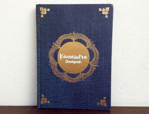 Libro Kamasutra By Desigual * 30 Posiciones * Excelente
