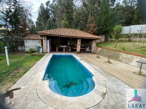 Casa De 122m2 + Quincho Y Piscina + Casa Huésped En 1800m2