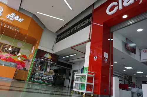 Arriendo Local Comercial Cc Portal 80 - Excelente Ubicacion ( Cerca A Plazoleta De Comidas)