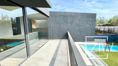 Nueva En Condominio La Dehesa 6d 8b 4est - Ziw Property