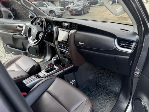 Toyota Fortuner 2.7 SRV